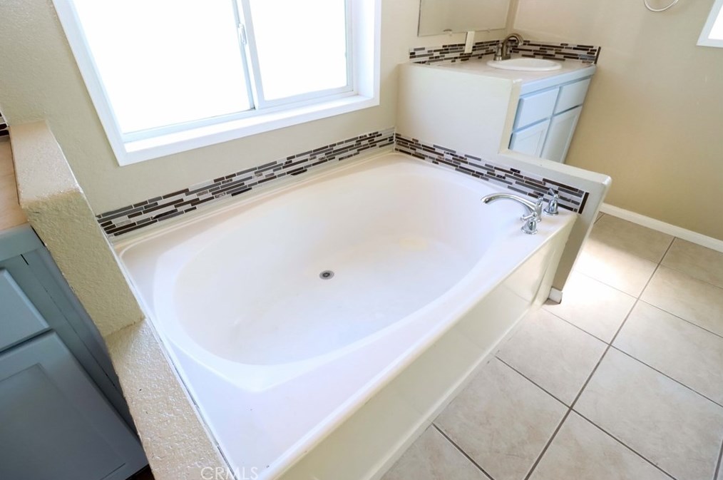 41900 Ivy St, Murrieta CA  92562-9270 exterior