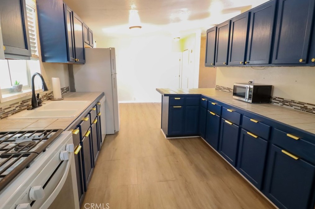 41900 Ivy St, Murrieta CA  92562-9270 exterior