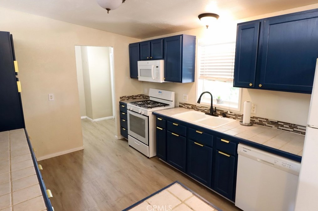 41900 Ivy St, Murrieta CA  92562-9270 exterior