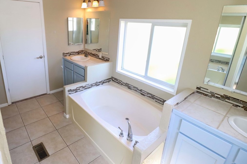 41900 Ivy St, Murrieta CA  92562-9270 exterior