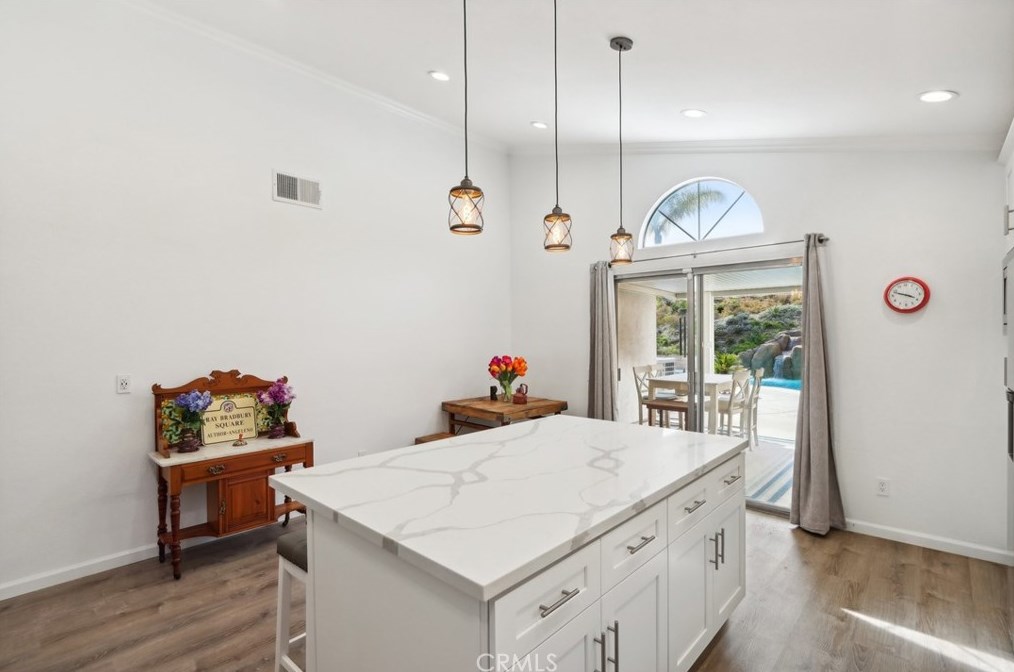 39867 Falcon Way, Murrieta CA  92562-4051 exterior