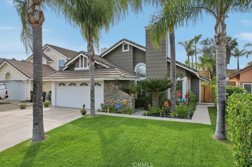 39867 Falcon Way, Murrieta CA  92562-4051 exterior