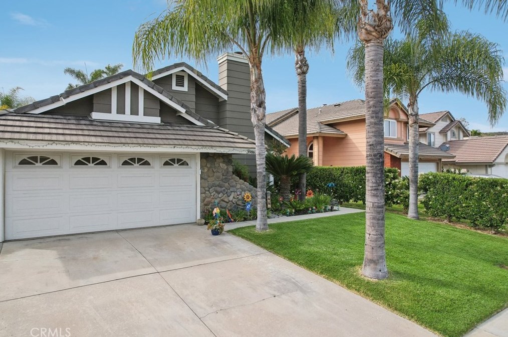 39867 Falcon Way, Murrieta CA  92562-4051 exterior
