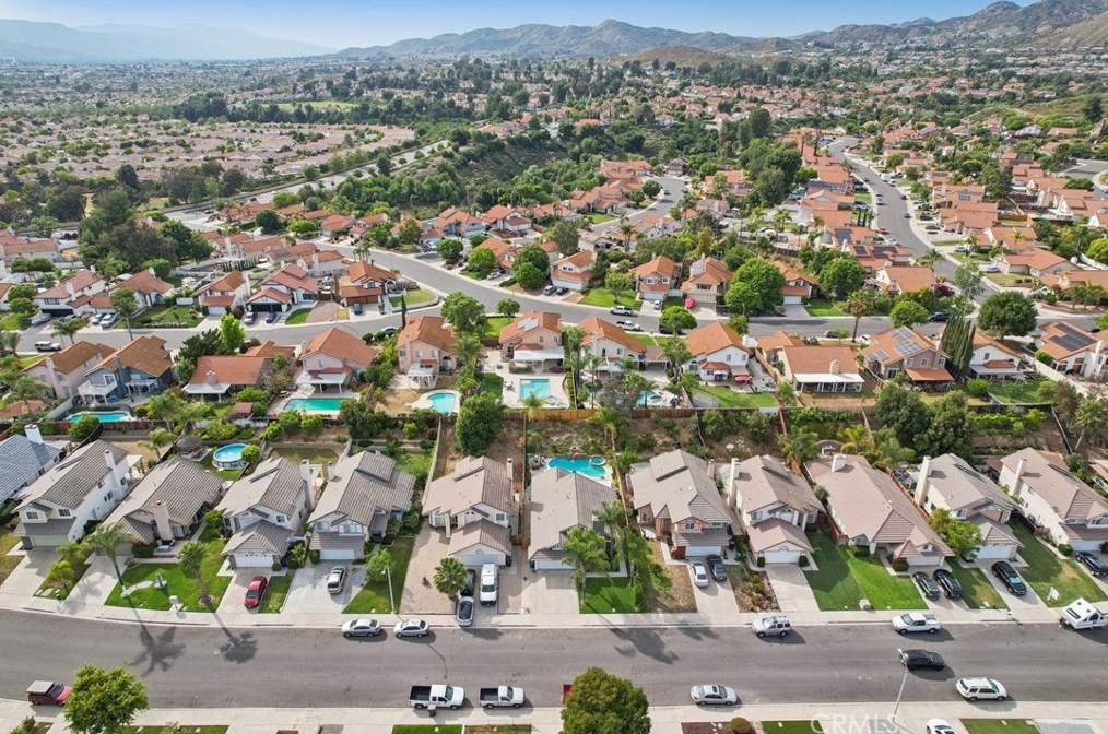 39867 Falcon Way, Murrieta CA  92562-4051 exterior