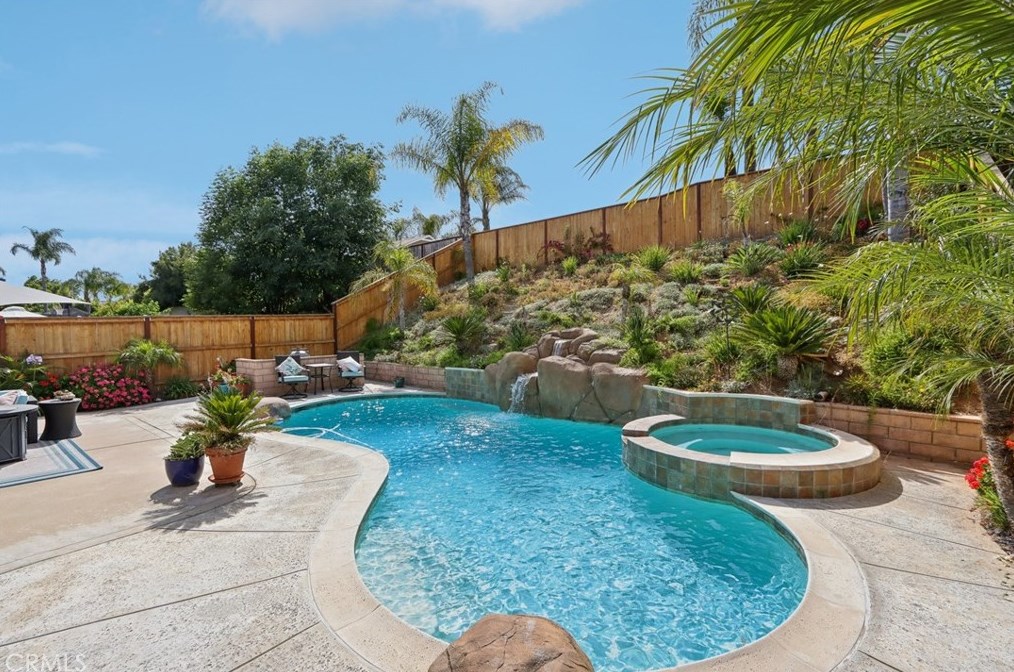 39867 Falcon Way, Murrieta CA  92562-4051 exterior