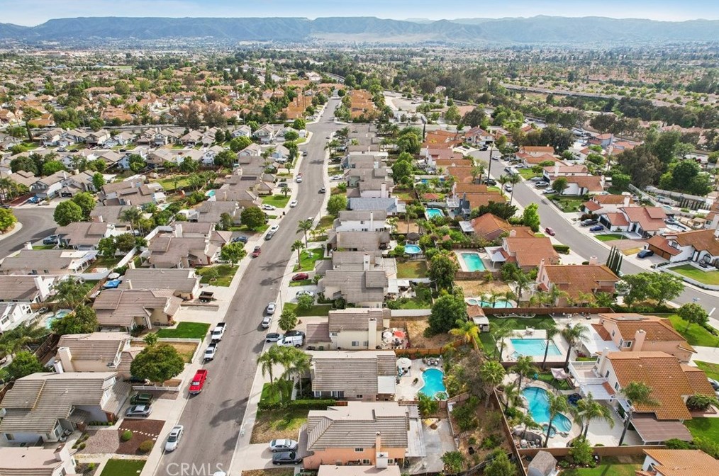 39867 Falcon Way, Murrieta CA  92562-4051 exterior