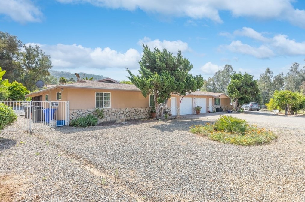 2039 Rice Canyon Rd, Fallbrook CA  92028-7865 exterior