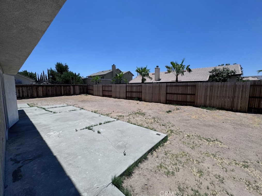 13248 Aurora Ave, Victorville CA  92392-5037 exterior