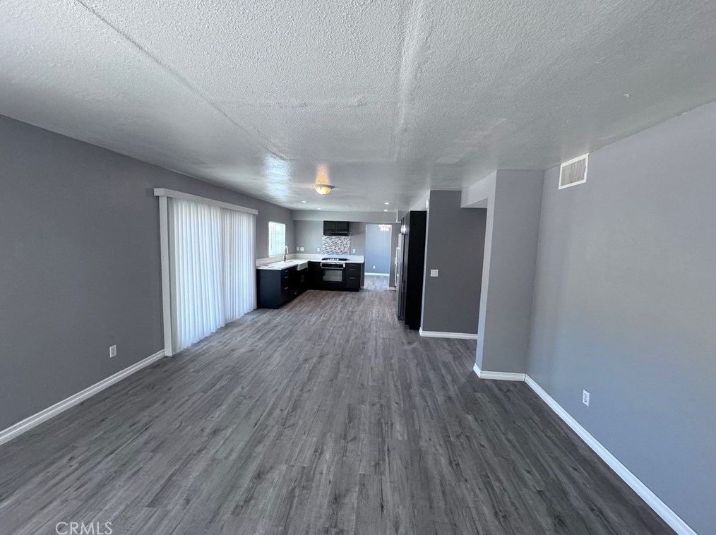 13248 Aurora Ave, Victorville CA  92392-5037 exterior