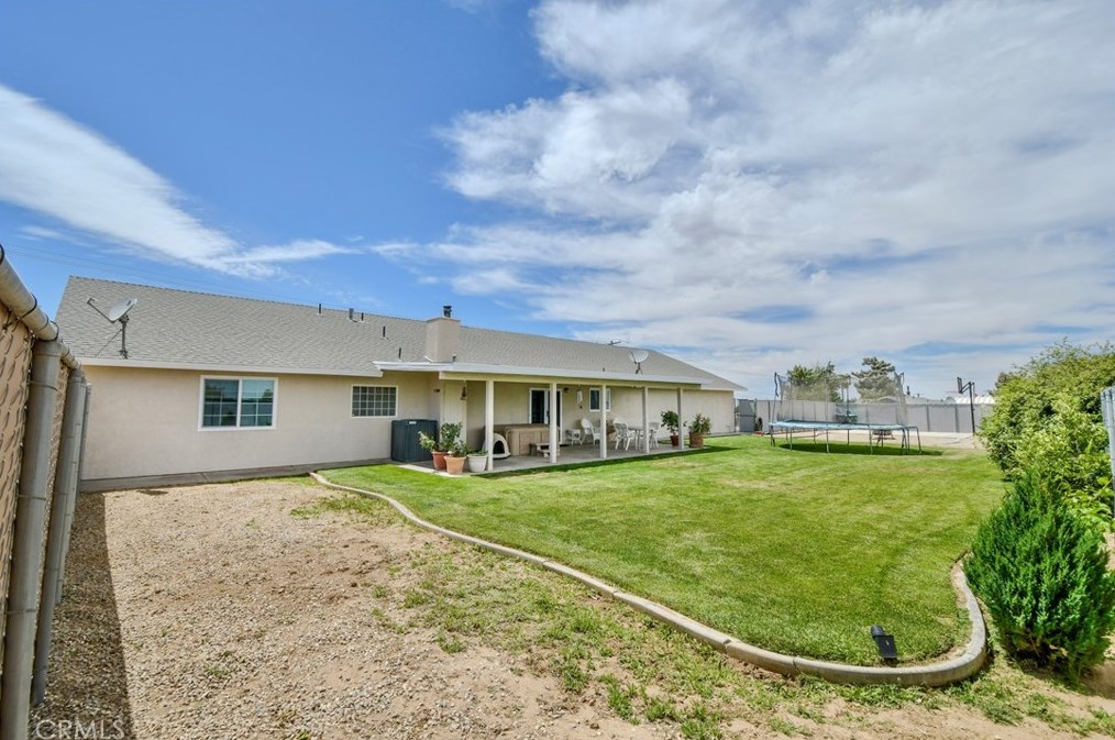 9225 Wilson Rnch Rd, Phelan CA  92371-7304 exterior