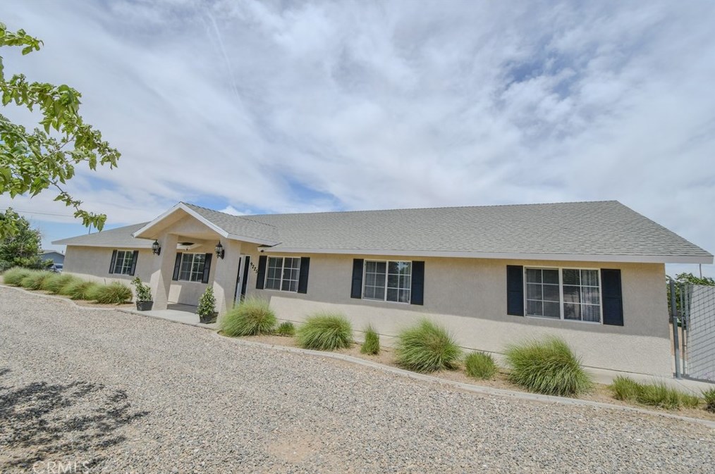 9225 Wilson Rnch Rd, Phelan CA  92371-7304 exterior