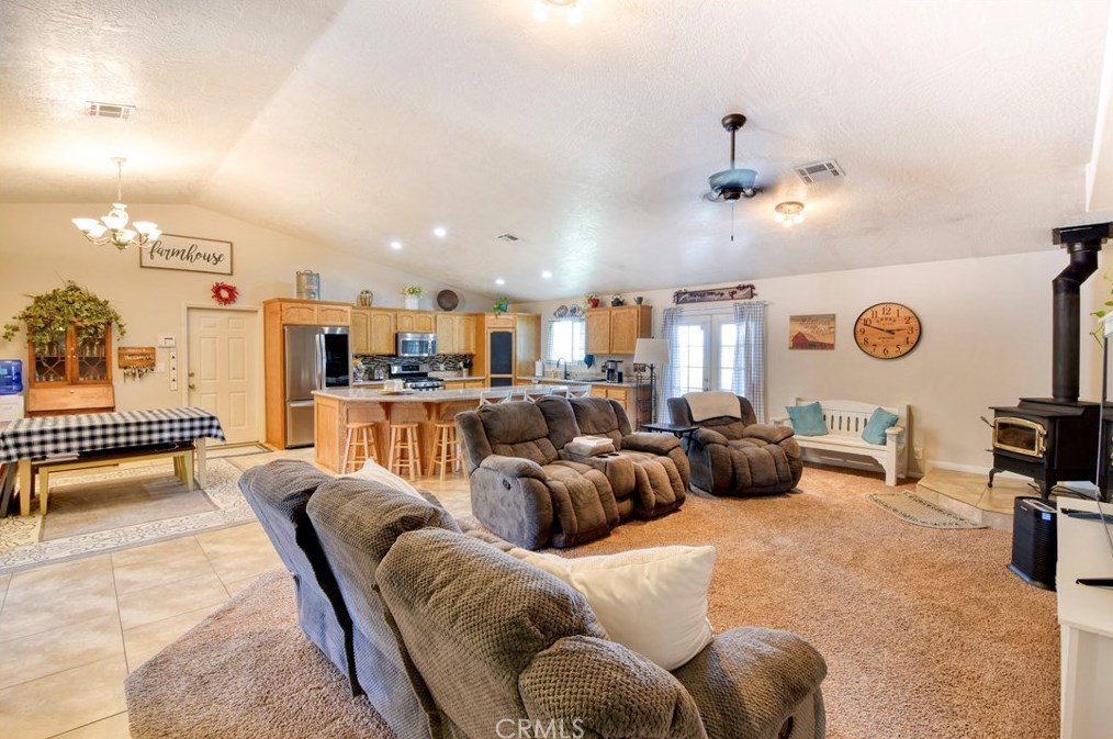 9225 Wilson Rnch Rd, Phelan CA  92371-7304 exterior