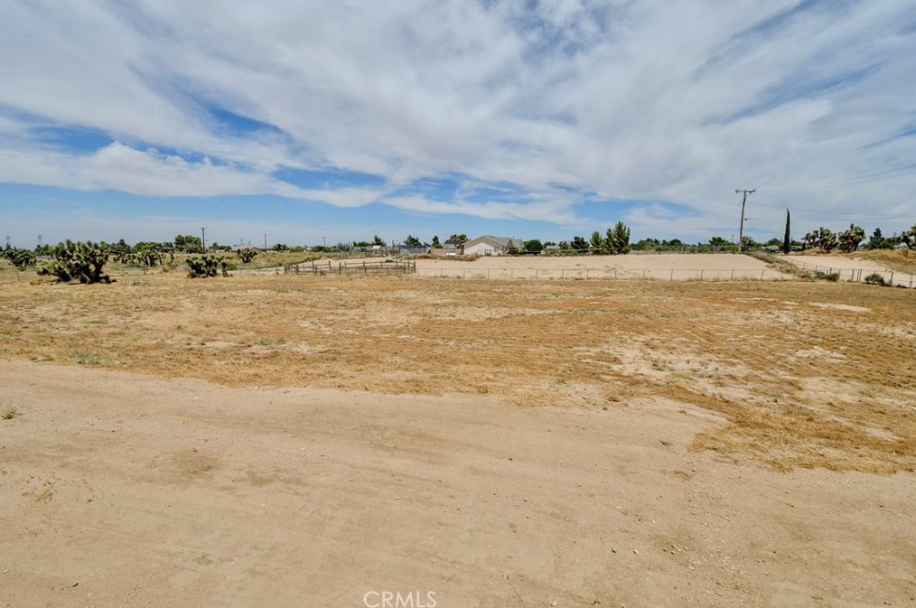 9225 Wilson Rnch Rd, Phelan CA  92371-7304 exterior