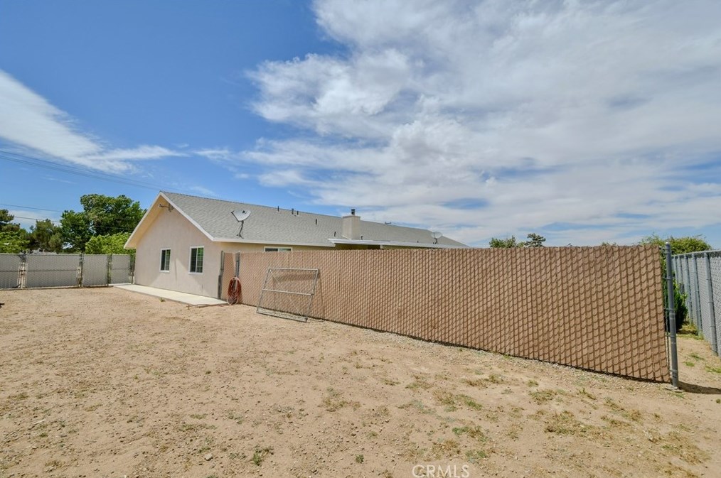 9225 Wilson Rnch Rd, Phelan CA  92371-7304 exterior