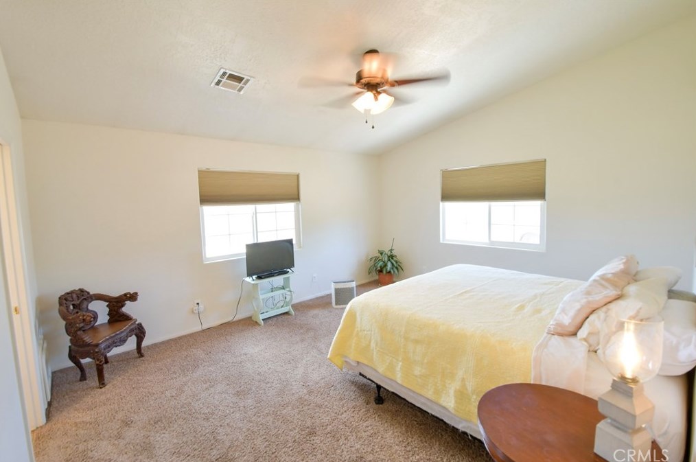 9225 Wilson Rnch Rd, Phelan CA  92371-7304 exterior