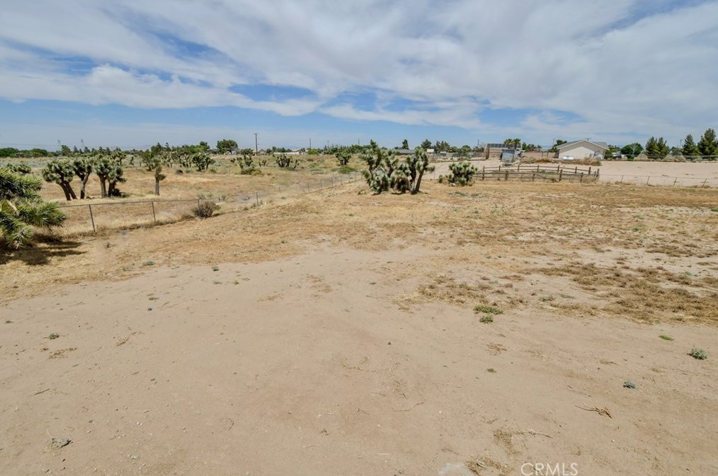 9225 Wilson Rnch Rd, Phelan CA  92371-7304 exterior