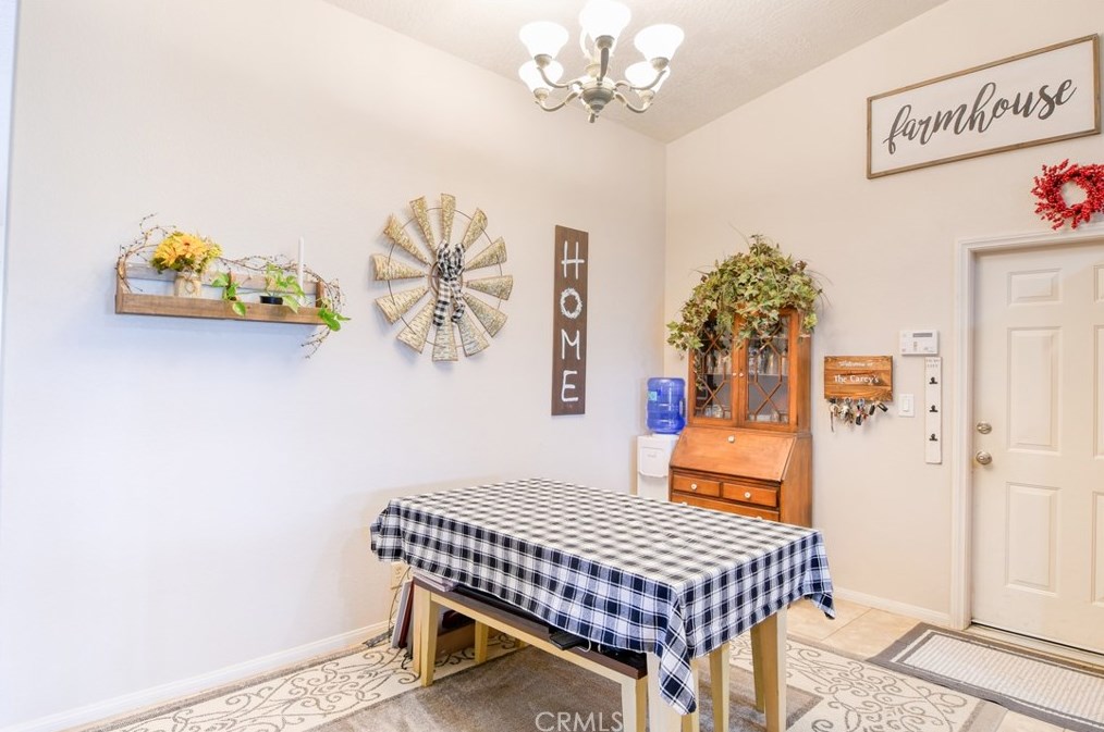 9225 Wilson Rnch Rd, Phelan CA  92371-7304 exterior