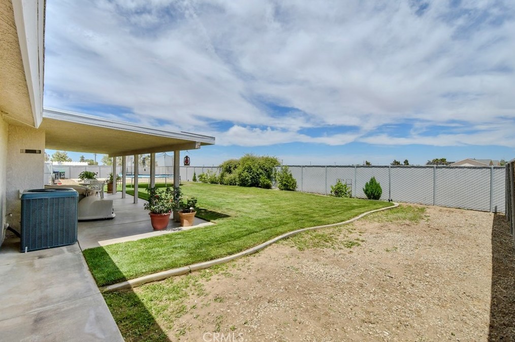 9225 Wilson Rnch Rd, Phelan CA  92371-7304 exterior