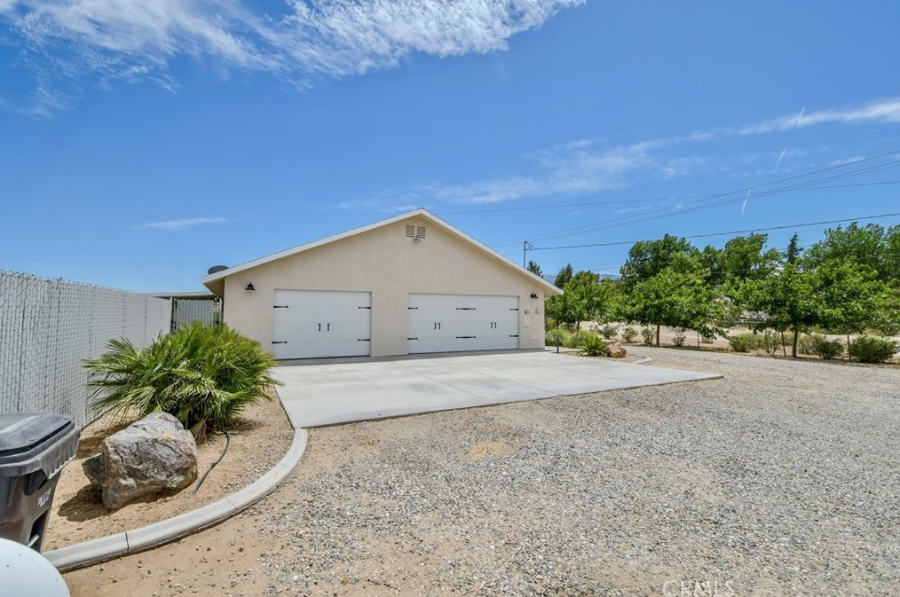 9225 Wilson Rnch Rd, Phelan CA  92371-7304 exterior
