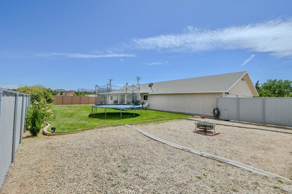 9225 Wilson Rnch Rd, Phelan CA  92371-7304 exterior