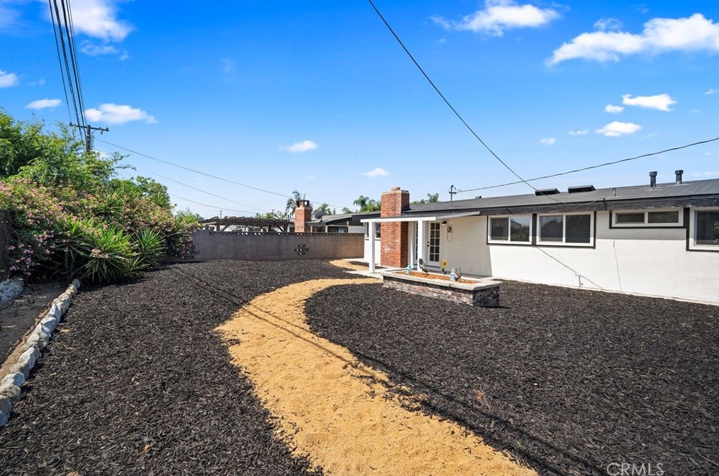 1566 Amador Ave, Ontario CA  91764-1402 exterior