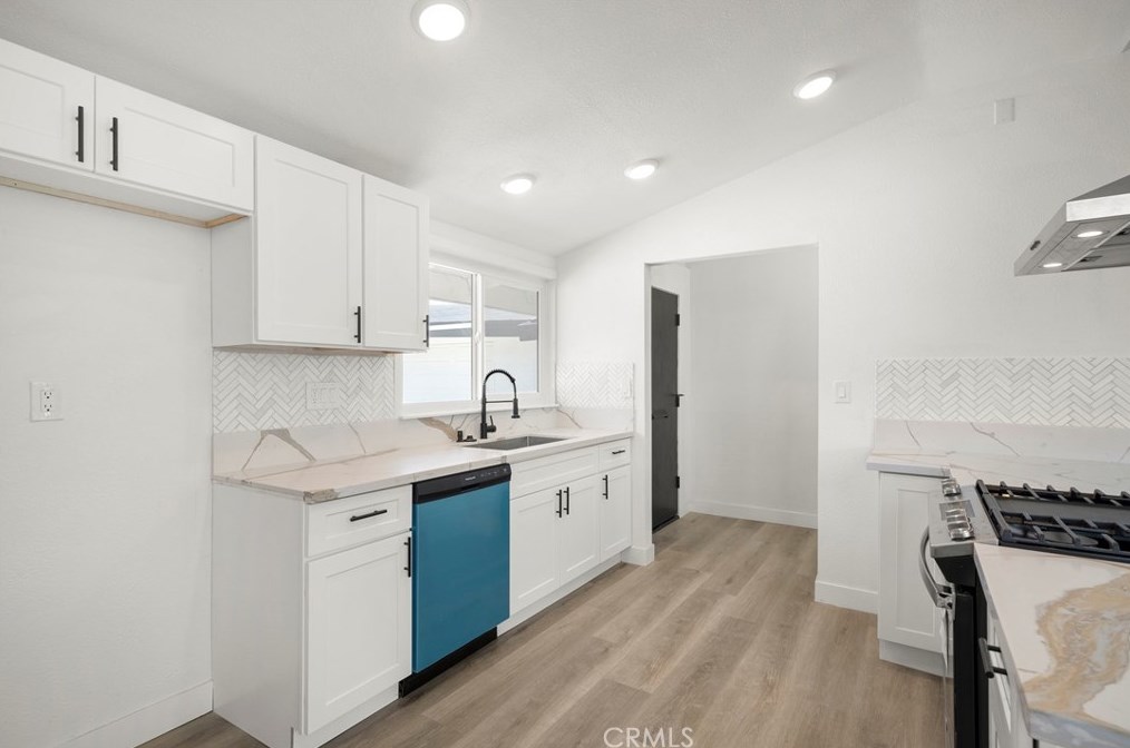 1566 Amador Ave, Ontario CA  91764-1402 exterior