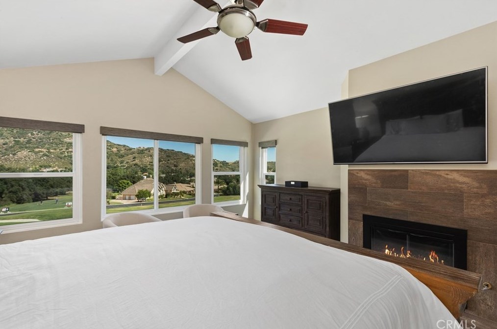 38649 Bears Paw Dr, Murrieta CA  92562-3028 exterior