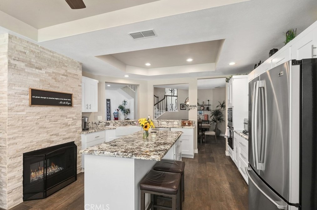 38649 Bears Paw Dr, Murrieta CA  92562-3028 exterior