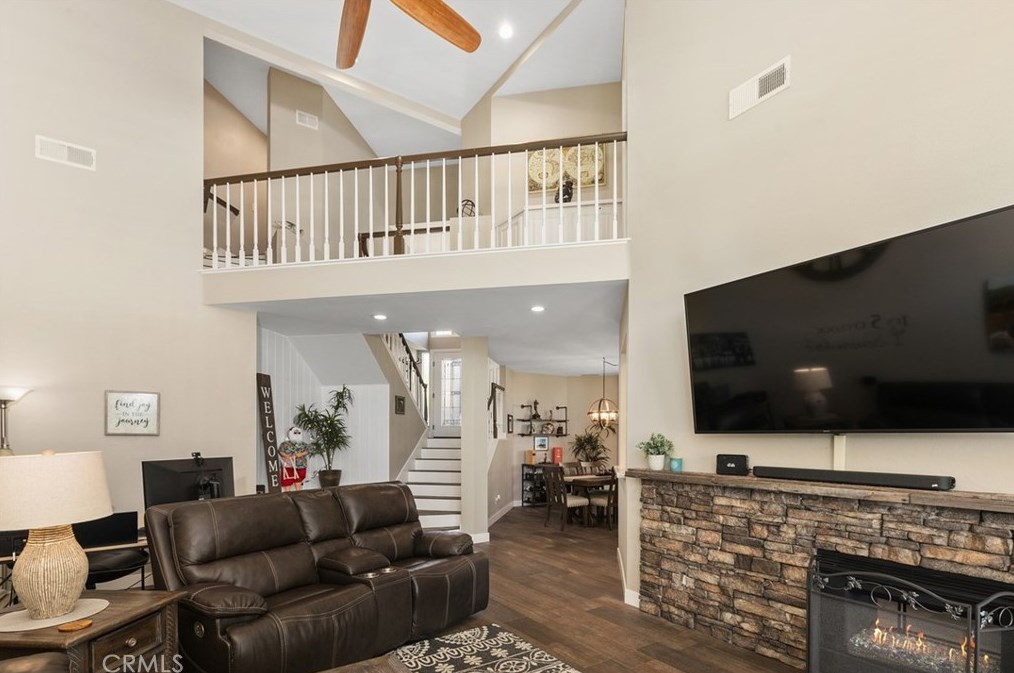 38649 Bears Paw Dr, Murrieta CA  92562-3028 exterior