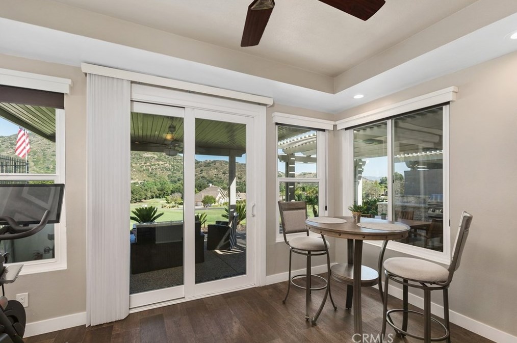 38649 Bears Paw Dr, Murrieta CA  92562-3028 exterior