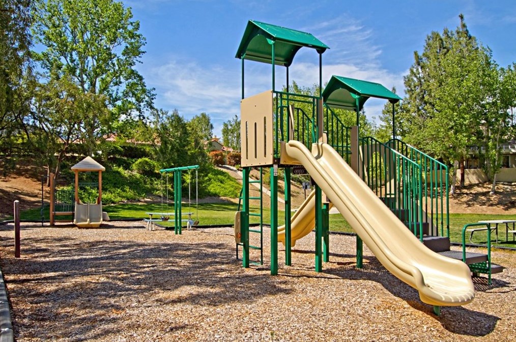 38649 Bears Paw Dr, Murrieta CA  92562-3028 exterior