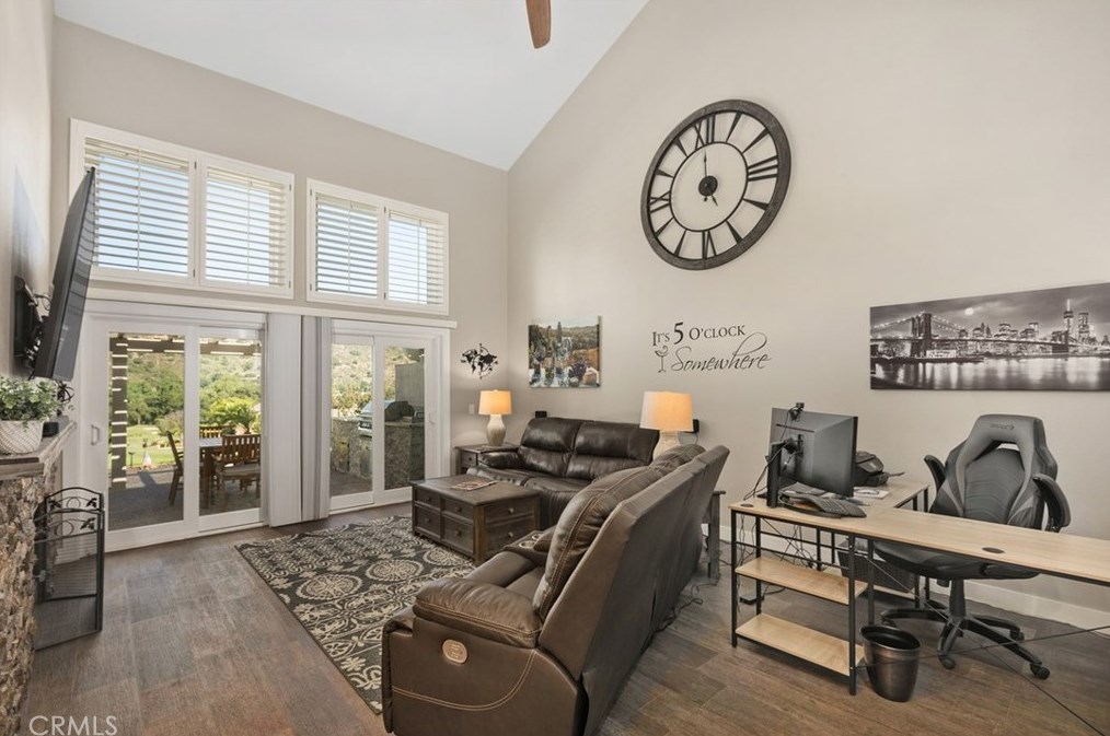 38649 Bears Paw Dr, Murrieta CA  92562-3028 exterior