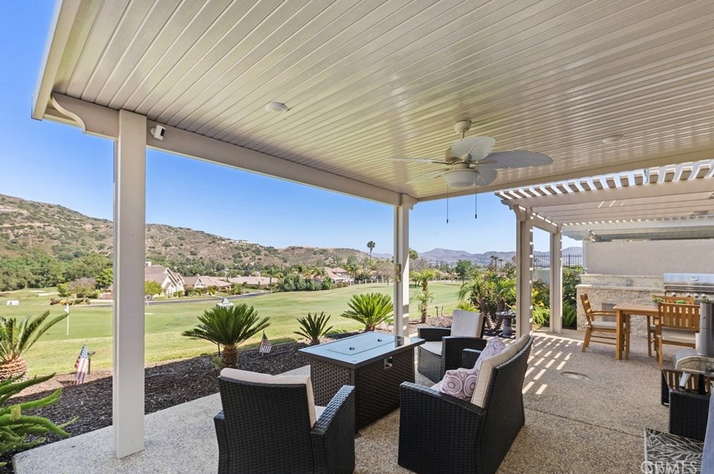 38649 Bears Paw Dr, Murrieta CA  92562-3028 exterior