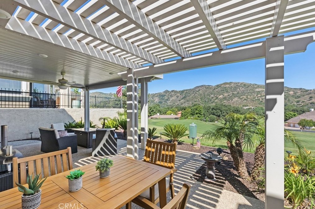 38649 Bears Paw Dr, Murrieta CA  92562-3028 exterior