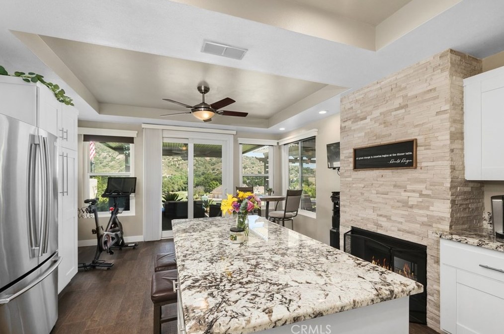 38649 Bears Paw Dr, Murrieta CA  92562-3028 exterior