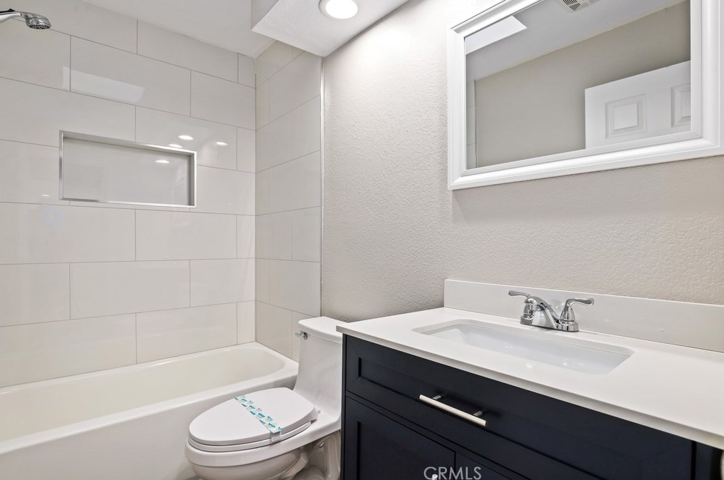 23745 Via Olivia, Murrieta CA  92562-2054 exterior