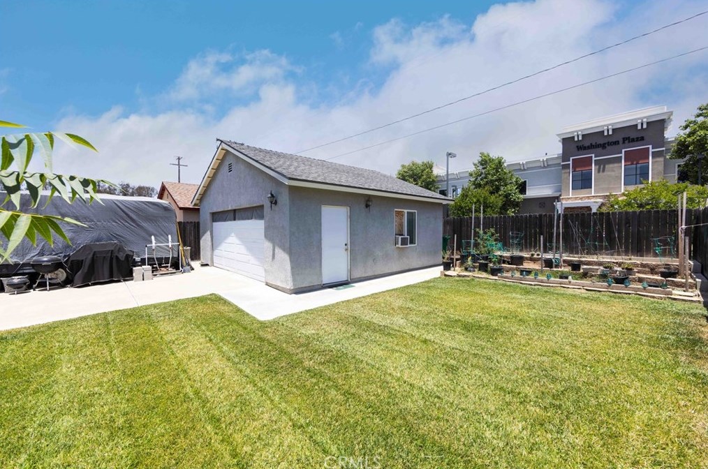 24624 1st Ave, Murrieta CA  92562-6208 exterior