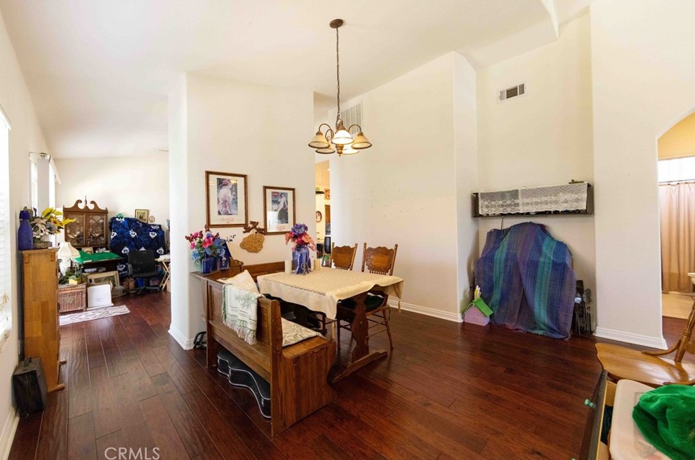 24624 1st Ave, Murrieta CA  92562-6208 exterior