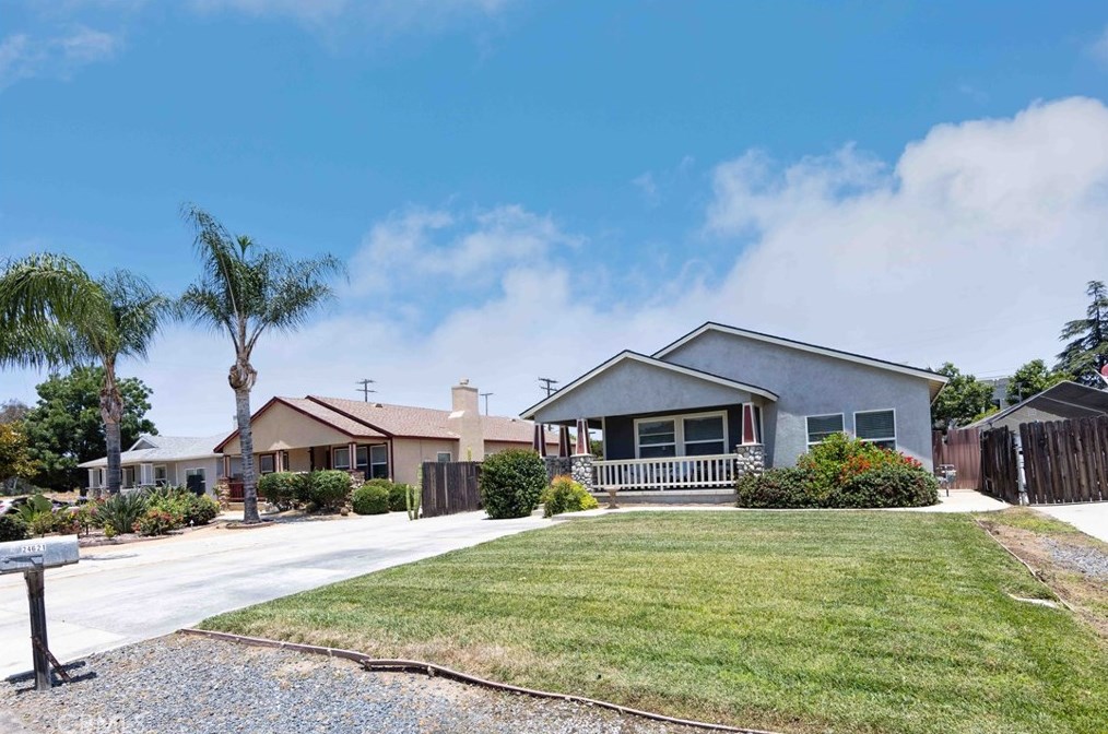 24624 1st Ave, Murrieta CA  92562-6208 exterior