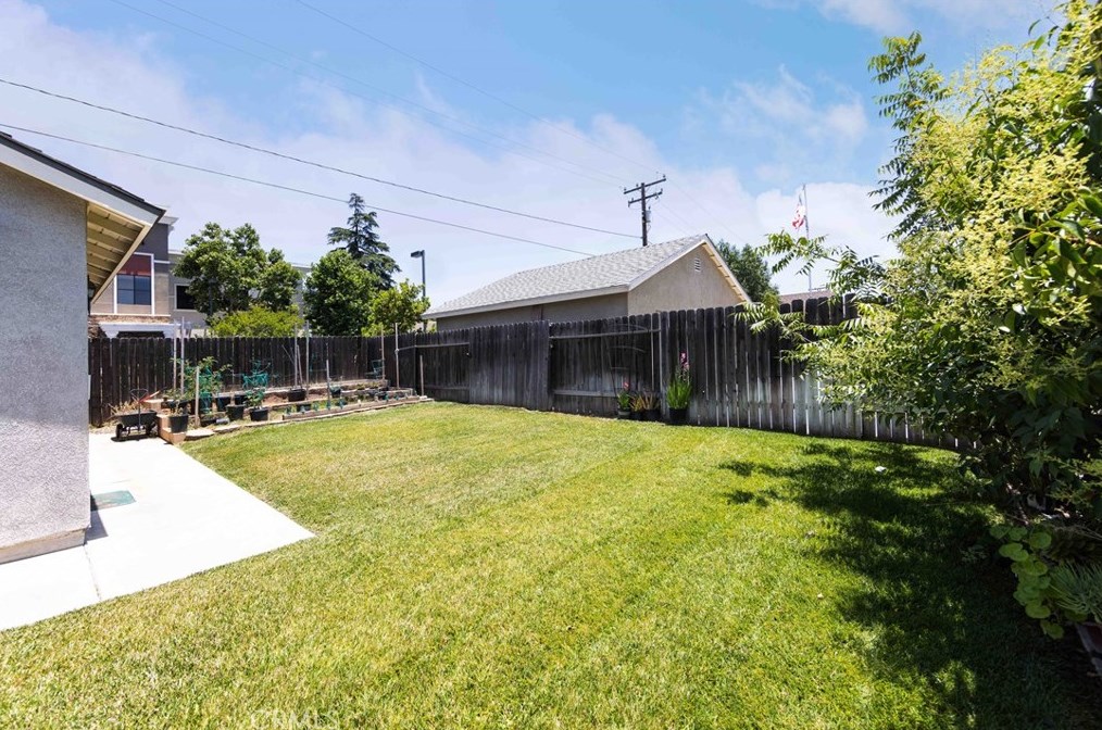 24624 1st Ave, Murrieta CA  92562-6208 exterior