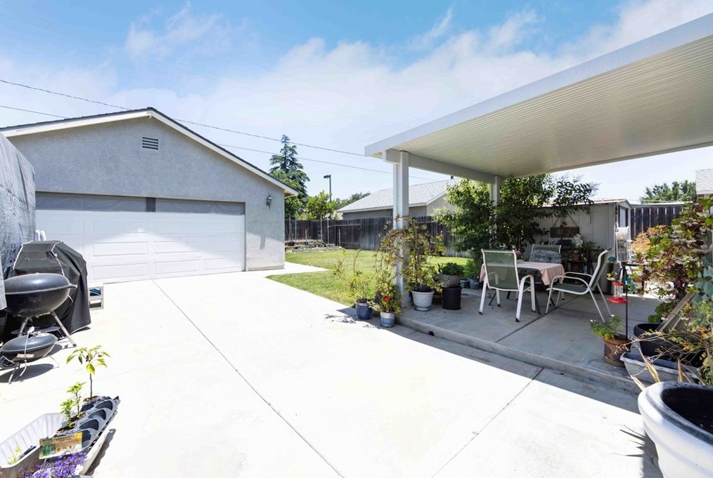 24624 1st Ave, Murrieta CA  92562-6208 exterior