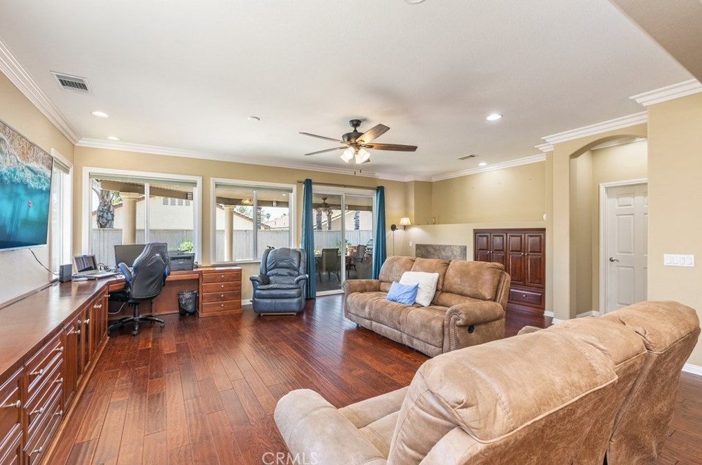 27975 Whisperwood Dr, Menifee CA  92584-8083 exterior