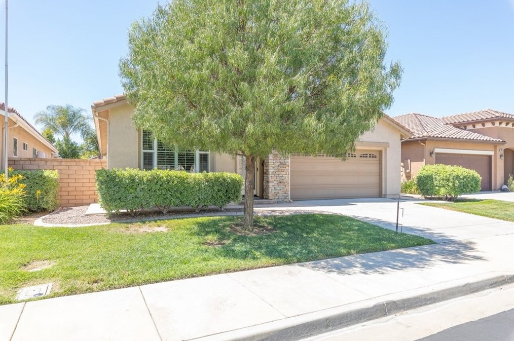 27975 Whisperwood Dr, Menifee CA  92584-8083 exterior