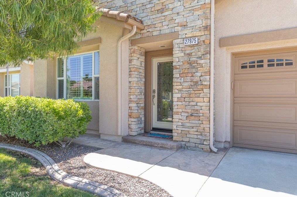27975 Whisperwood Dr, Menifee CA  92584-8083 exterior