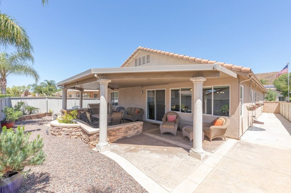 27975 Whisperwood Dr, Menifee CA  92584-8083 exterior