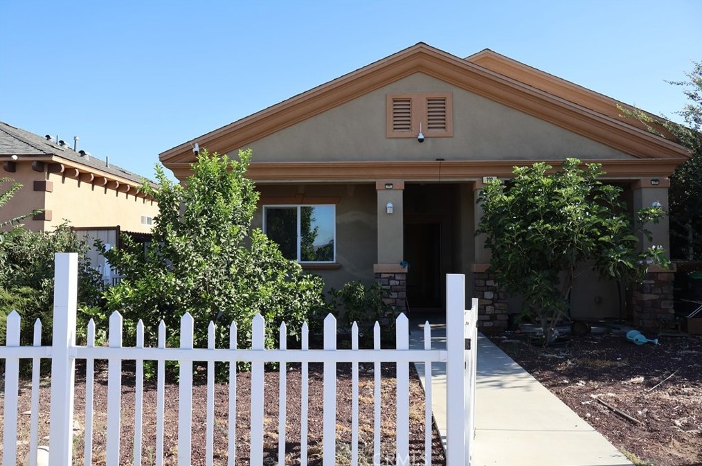232 W 11th St, Perris, CA 92570