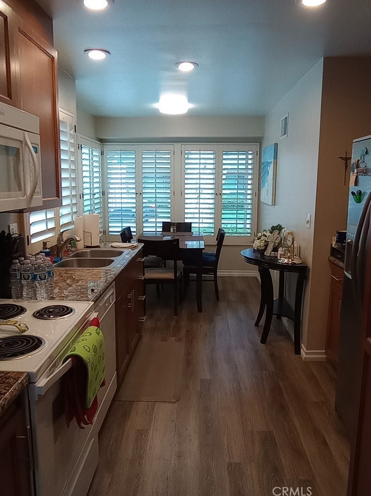 11235 Village 11, Camarillo, CA 93012-6905