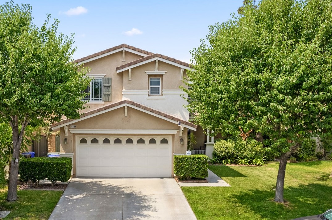 16294 Los Coyotes St, Fontana, CA 92336-5660