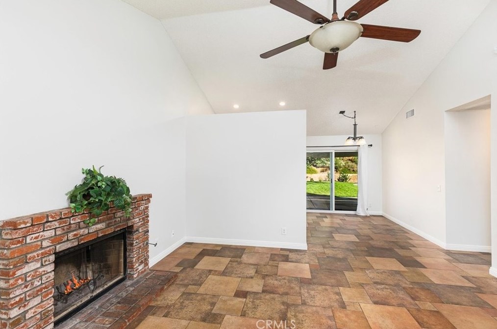 42057 Roanoake St, Temecula CA  92591-3827 exterior