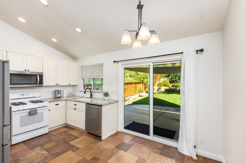 42057 Roanoake St, Temecula CA  92591-3827 exterior
